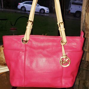 NEW MICHAEL KORS EAST WEST $398 MAGENTA PEBBLE LEATHER WITH GOLD LEATHER LINING